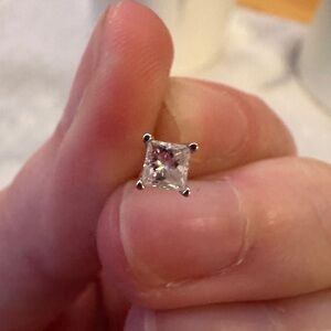 Diamond earring- metal is 14k gold